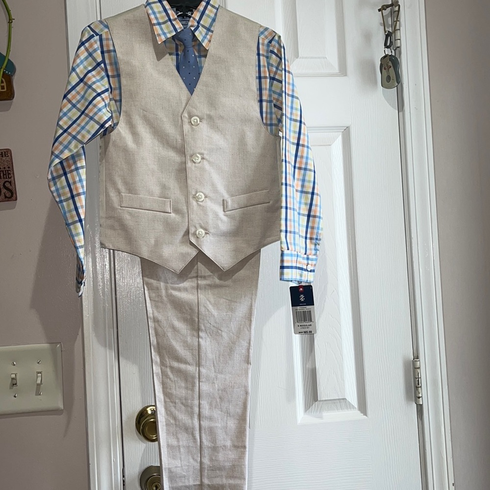 New 4 piece boy suit new never used size 8.